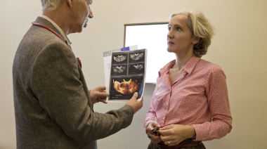  美国找捐卵_深圳专业捐卵_孕早期白带增多无出血，偶尔肚子胀是正常的吗？